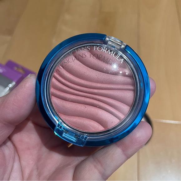 New makeup and brush set - Picture 4 of 7